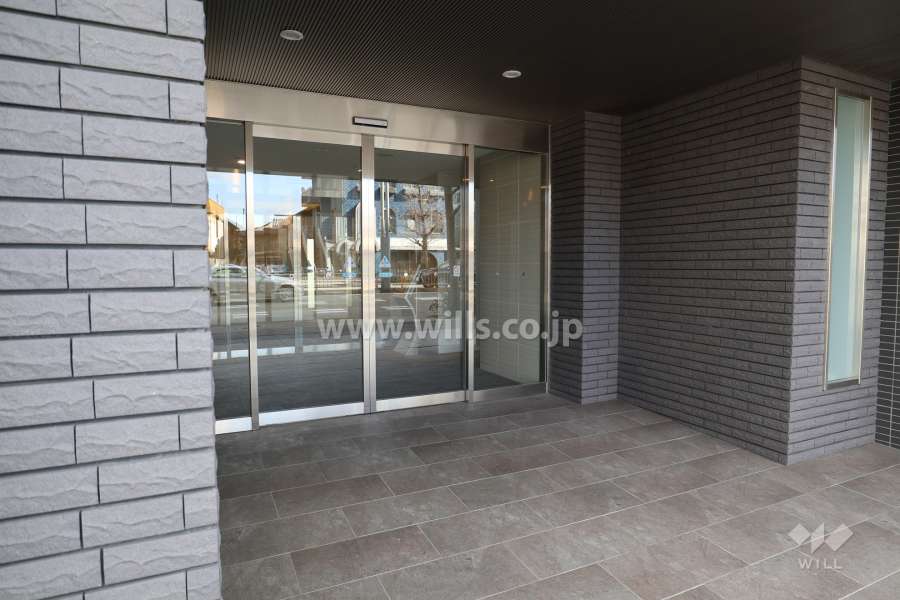 エントランスはオートロック付きです。