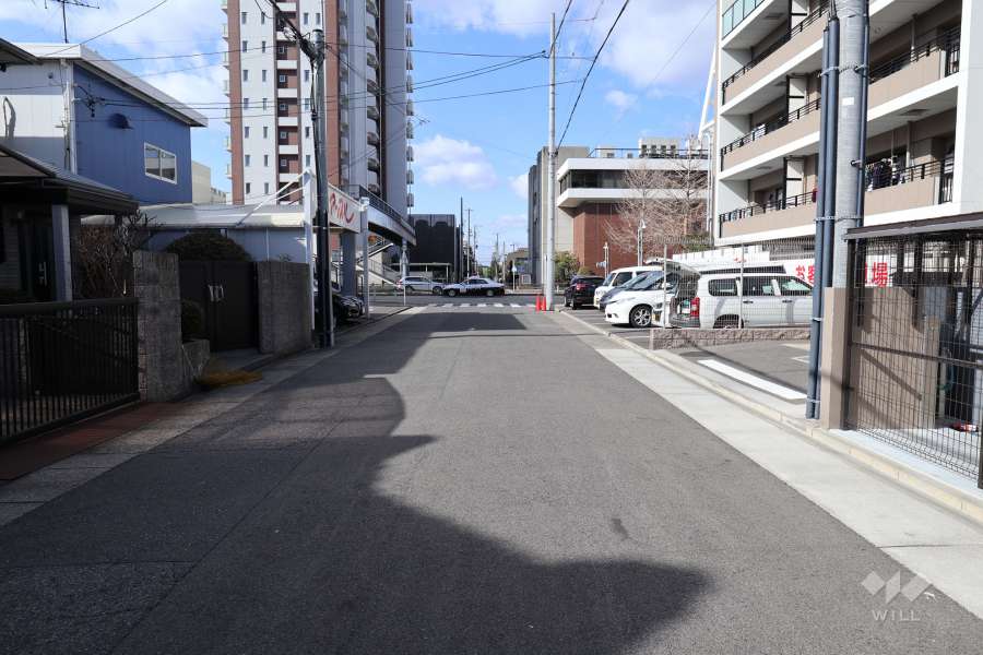 敷地南側の前面道路
