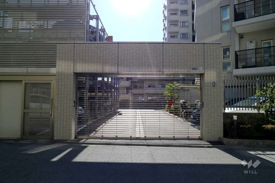 駐車場の出入り口（リングシャッター付き）