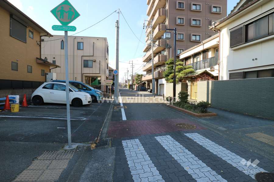 敷地南側の前面道路