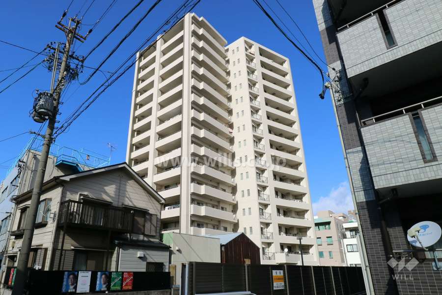 D'グラディアの外観（南東側から）
