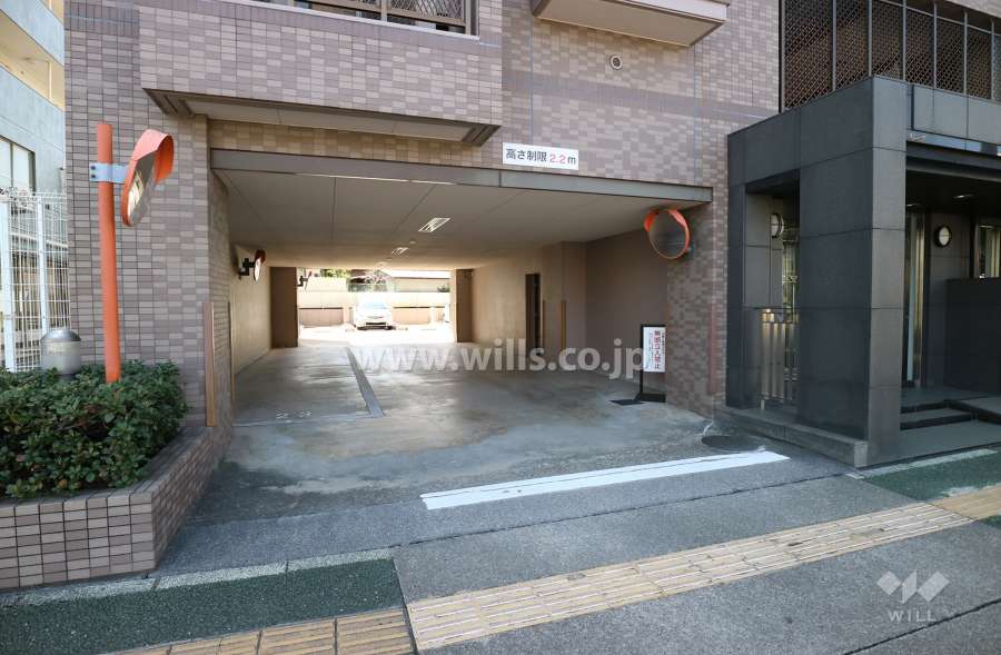 駐車場出入り口