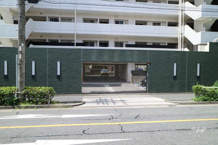駐車場出入り口