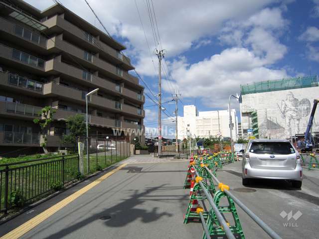 敷地東側の前面道路
