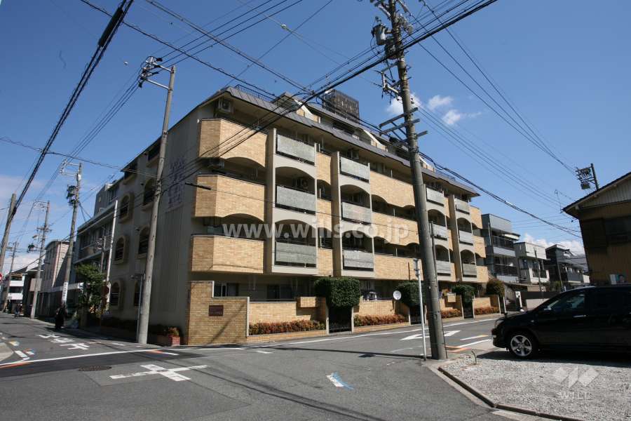 円上アイリスの外観(南西側から)