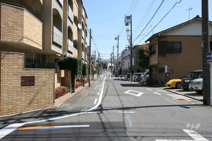 敷地南側の前面道路