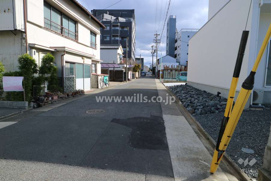 敷地南側の前面道路