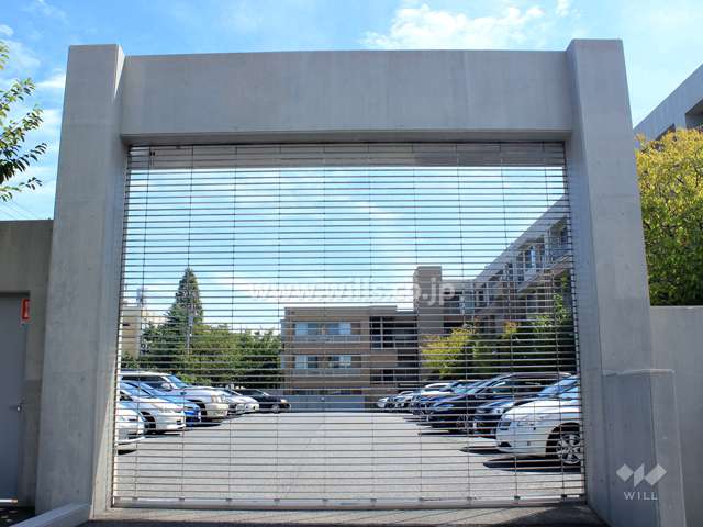 駐車場出入り口（リングシャッター付き）