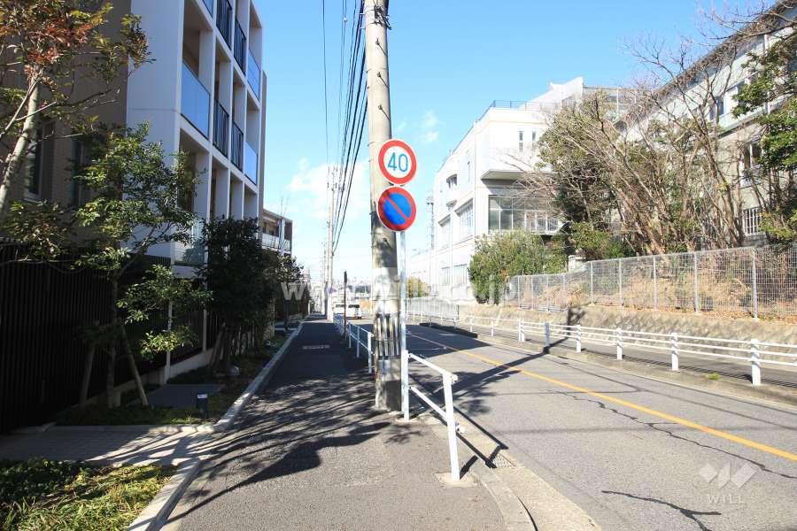 敷地東側の前面道路