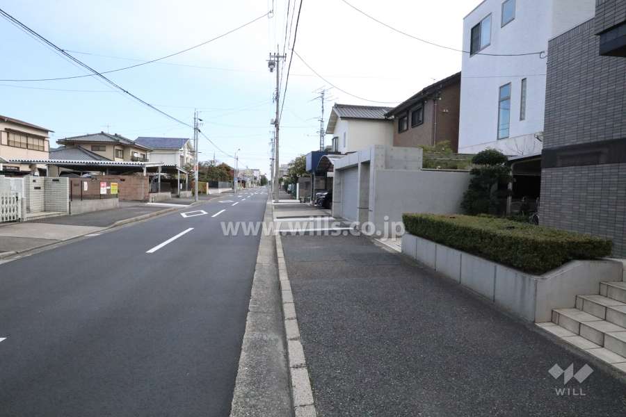 敷地北側の前面道路