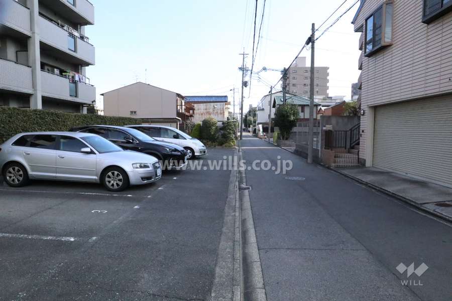敷地南側の前面道路