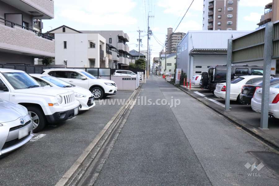 敷地南側の前面道路