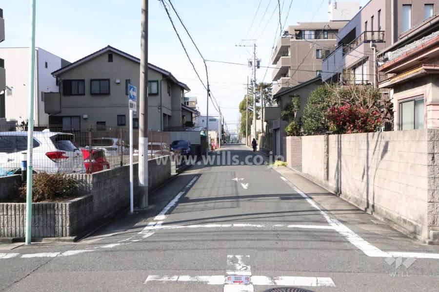 敷地北側の前面道路