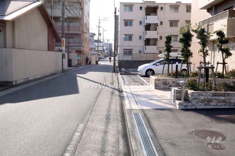 敷地東側の前面道路