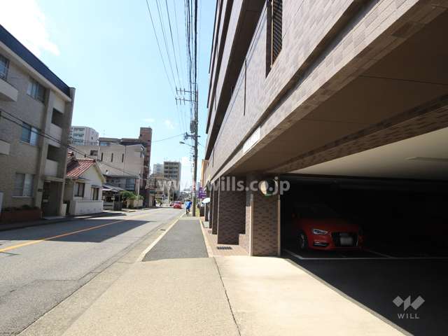 敷地南側の前面道路