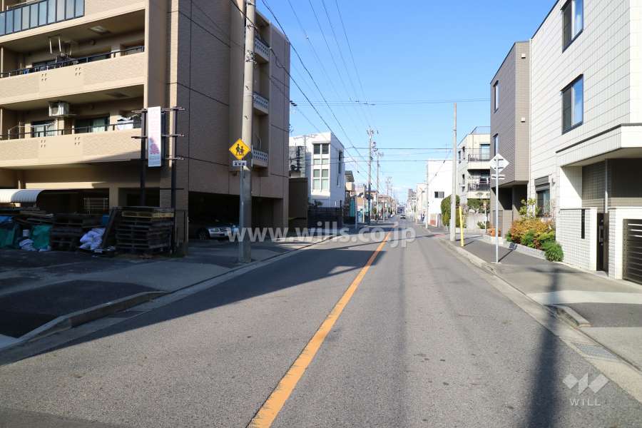 敷地東側の前面道路