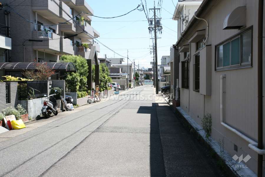 敷地南側の前面道路