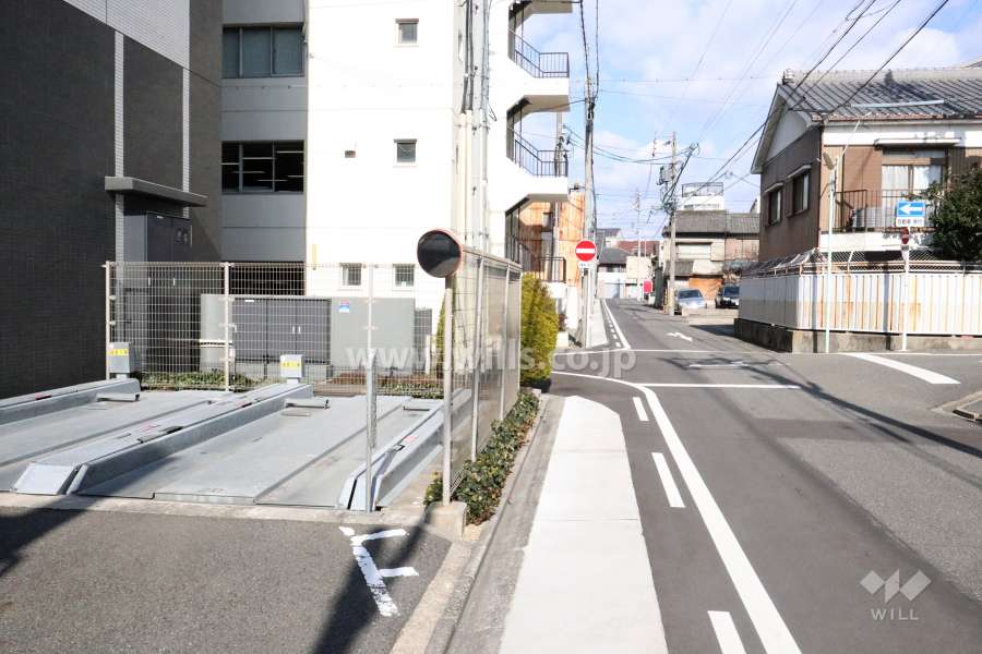 敷地東側の前面道路