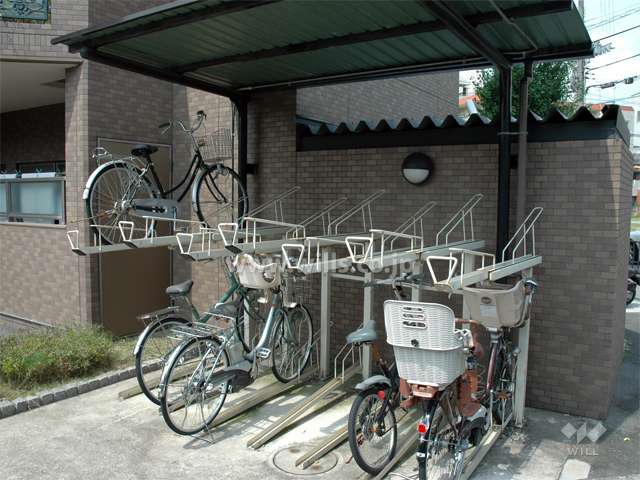 敷地の南東側には長興寺公園があります。
