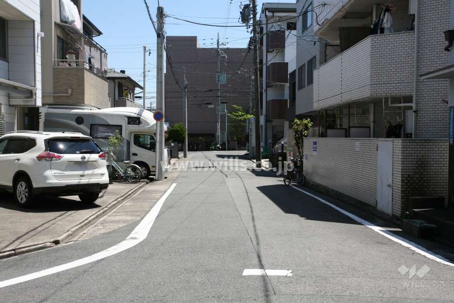 敷地北側の前面道路