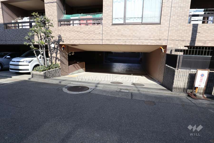 駐車場出入り口