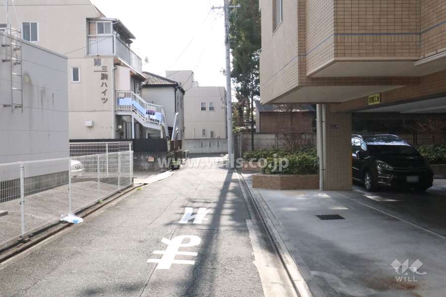 敷地東側の前面道路