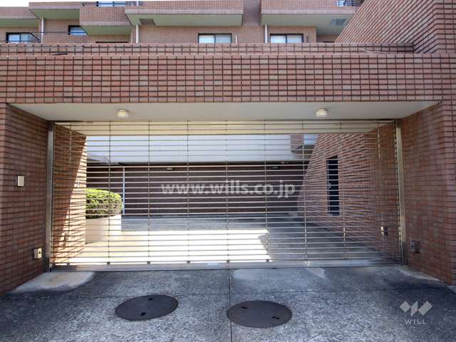 駐車場出入り口（リングシャッター付き）