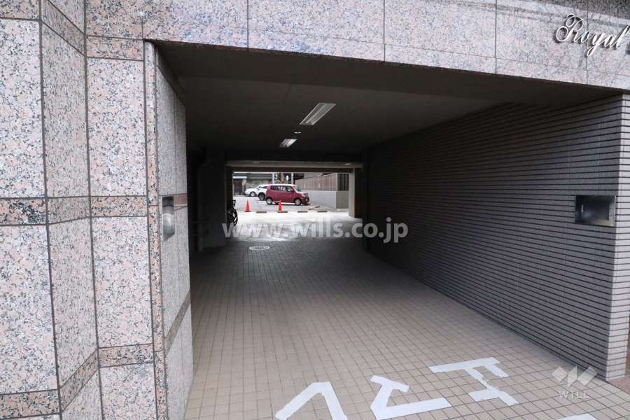 駐車場出入り口