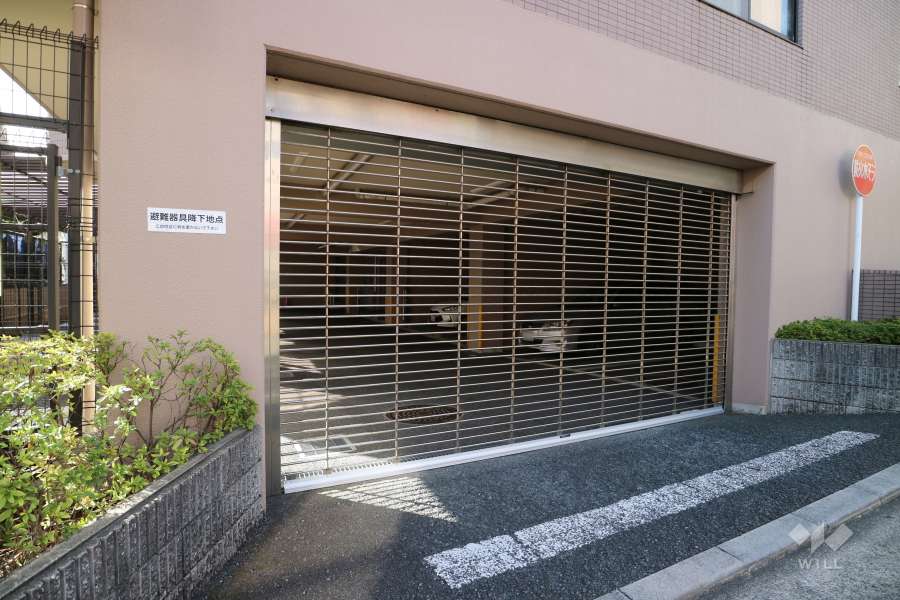 駐車場の出入口（リングシャッター付き）