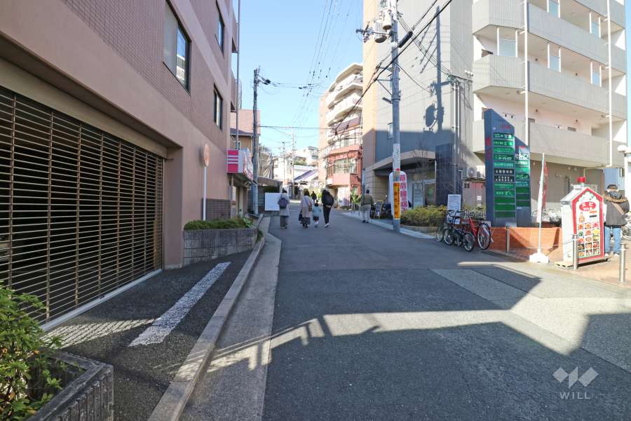 敷地北側の前面道路