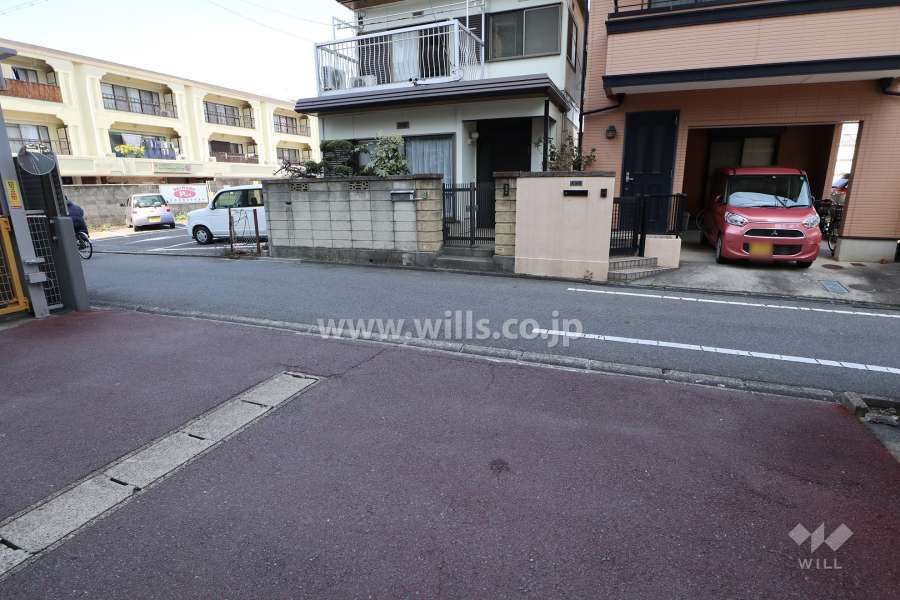 敷地内駐車場（屋外機械式）の出入り口