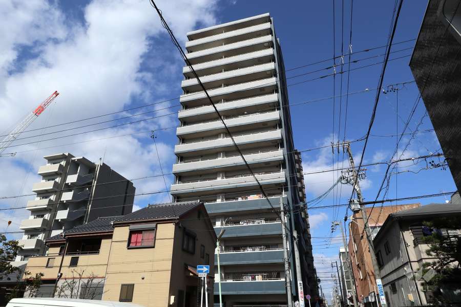 ファミリアーレ桜山の外観（南側から）