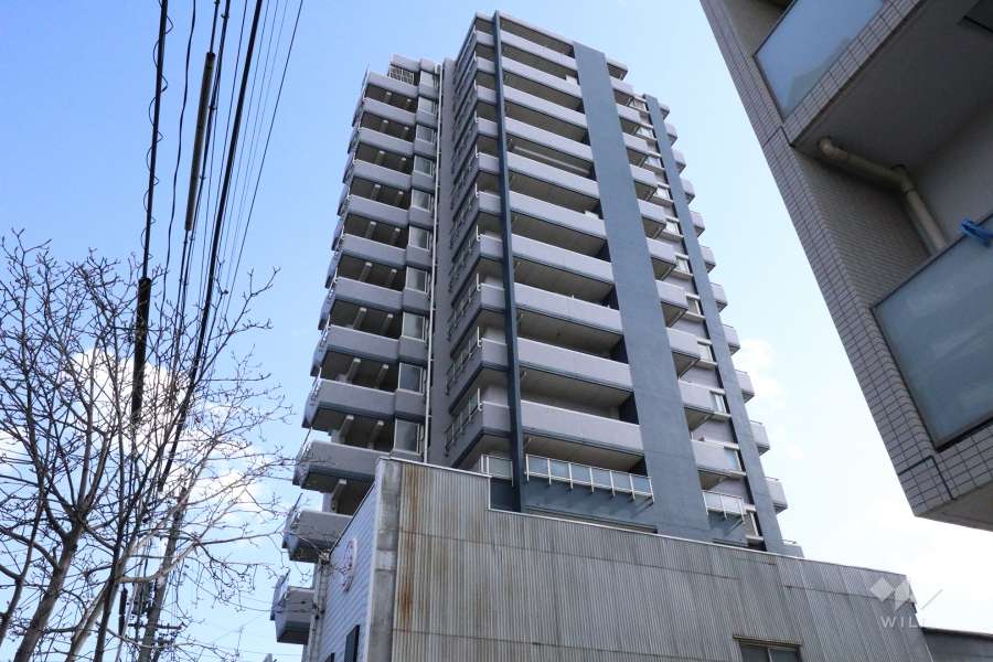 ファミリアーレ桜山の外観（西側から）