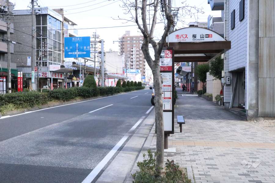 敷地北側の前面道路