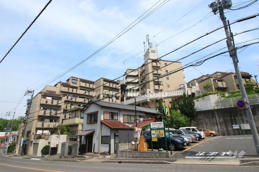 ライオンズマンション八事石坂の外観（南側から）