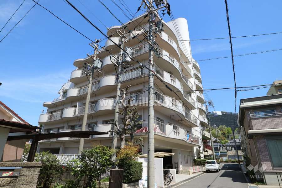 八事半僧坊マンションの外観(南側から)