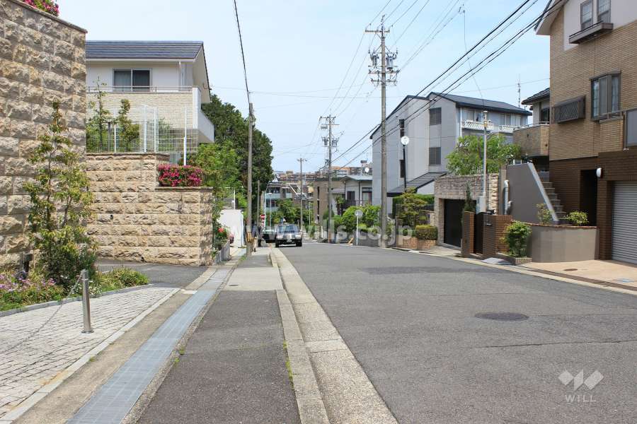 敷地東側の前面道路