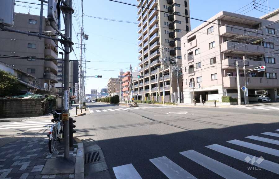 敷地南側の前面道路