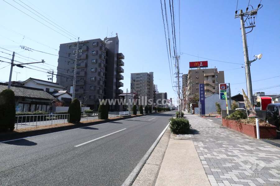 敷地北側の前面道路