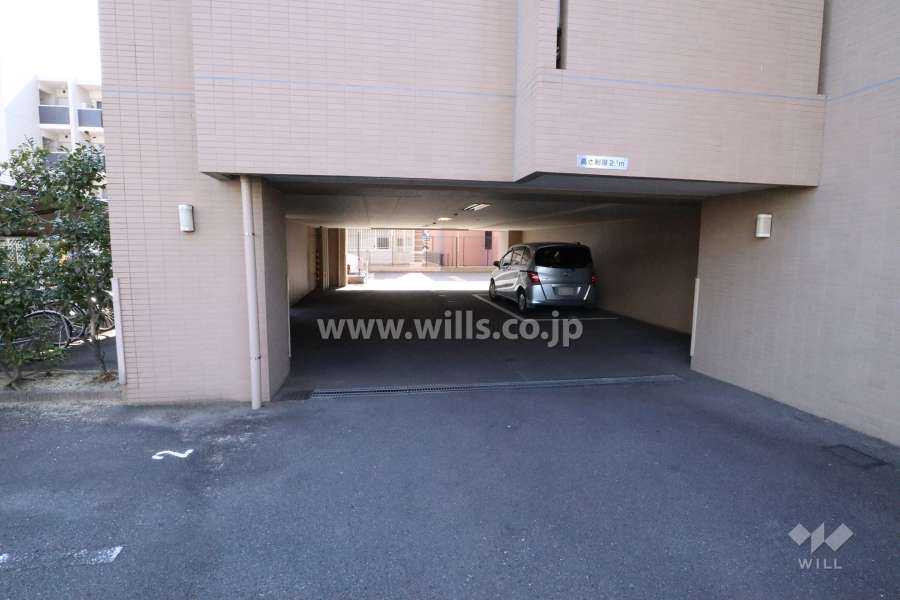 駐車場出入り口