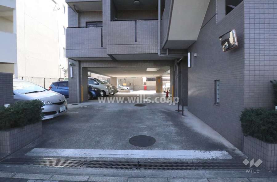 駐車場出入り口