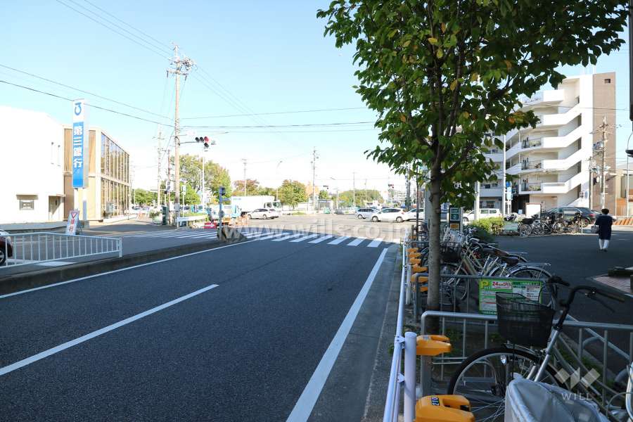 敷地北側の前面道路（片側2車線の山王通）