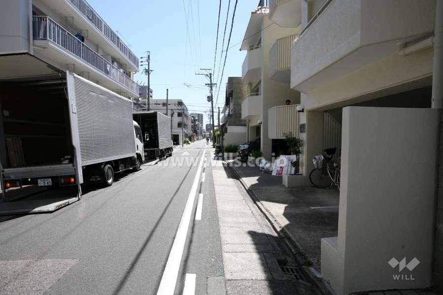 敷地北側の前面道路