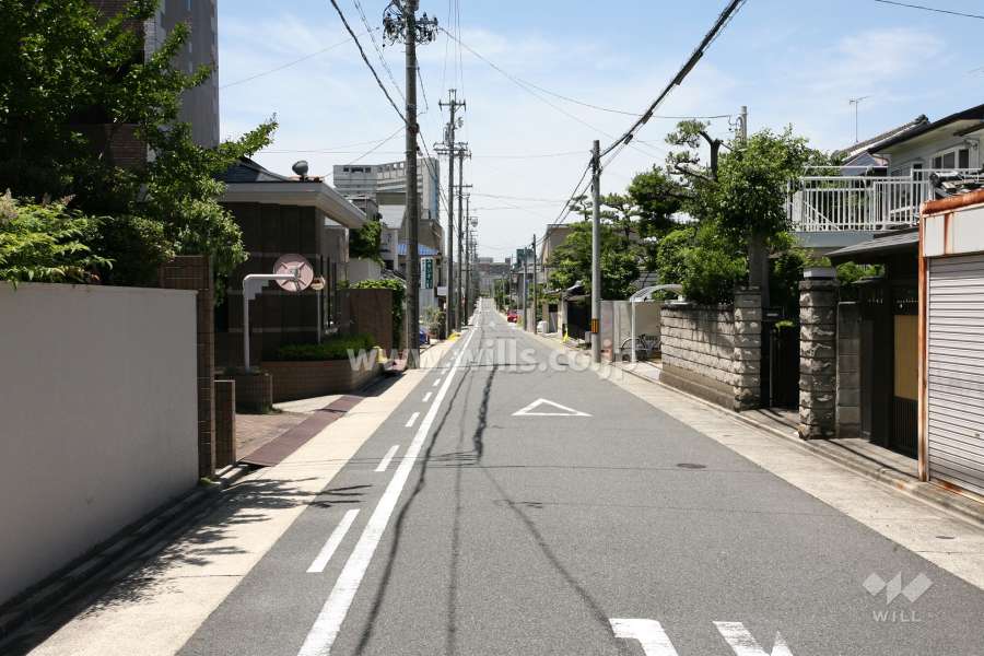 敷地北側の前面道路