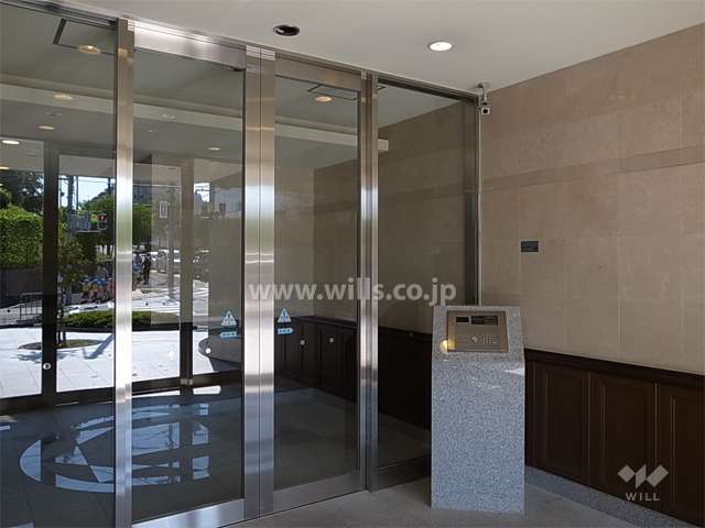 エントランスはオートロック付きです。