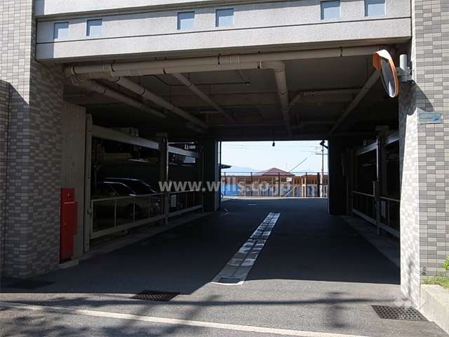 建物1階部分にある敷地内駐車場（機械式）