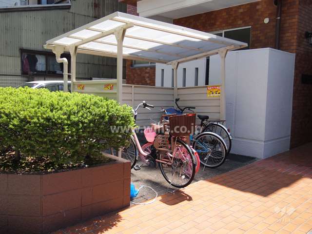 敷地内駐輪場（屋根付き）