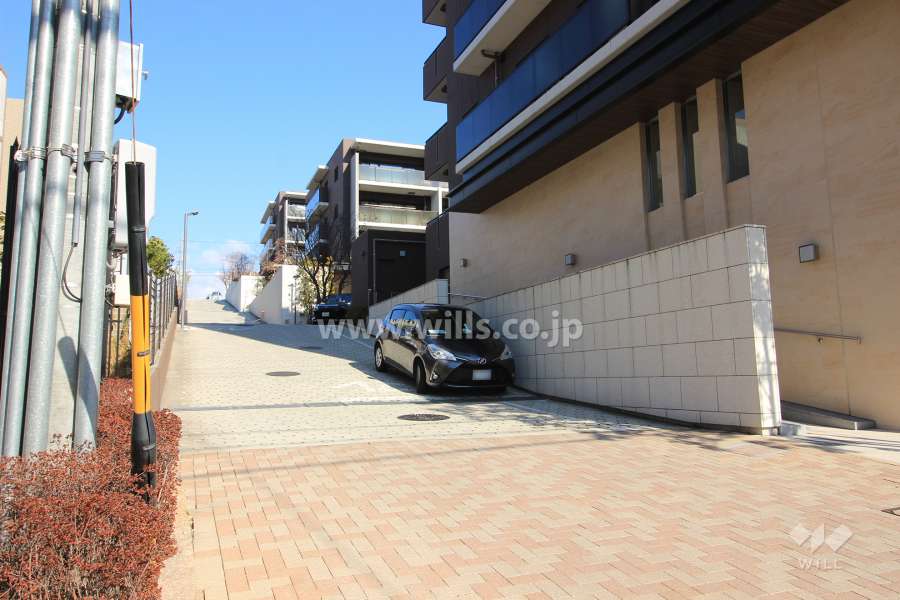 駐車場出入り口