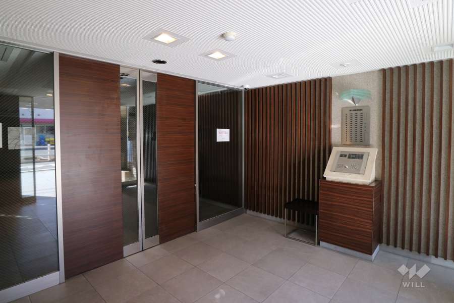 エントランスはオートロック付きです。