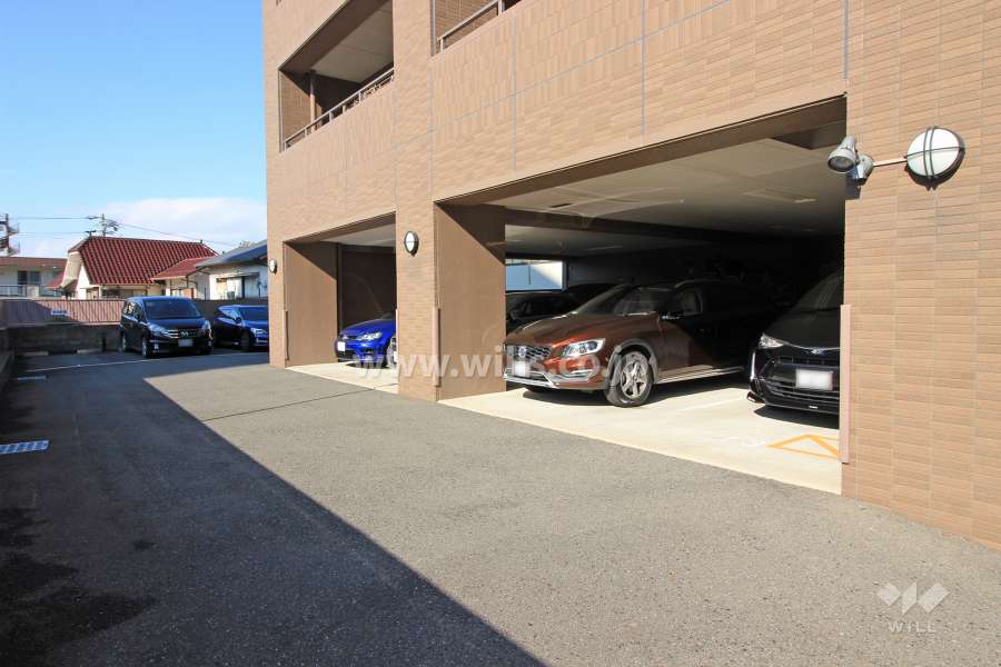 敷地内駐車場（屋外平面式・屋内平面式）